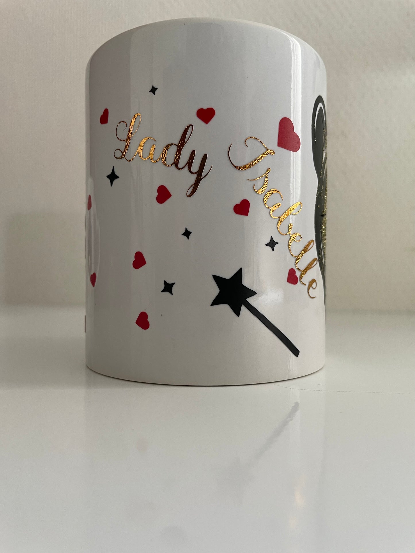« LOVE » la tasse personnalisée qui célèbre l’amour, la force et la singularité.